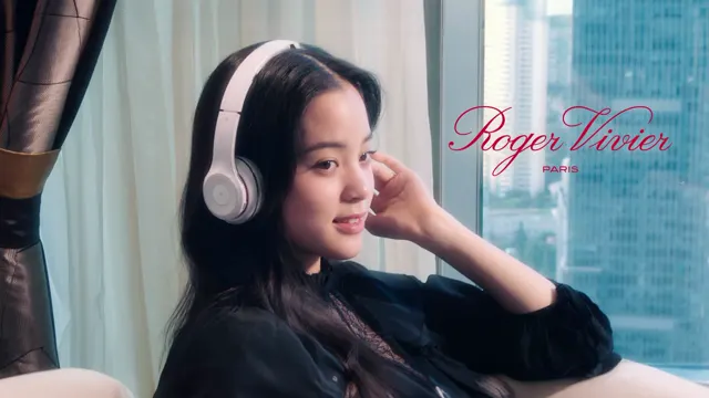 Ines de la Fressange: Roger Vivier - China Campaign