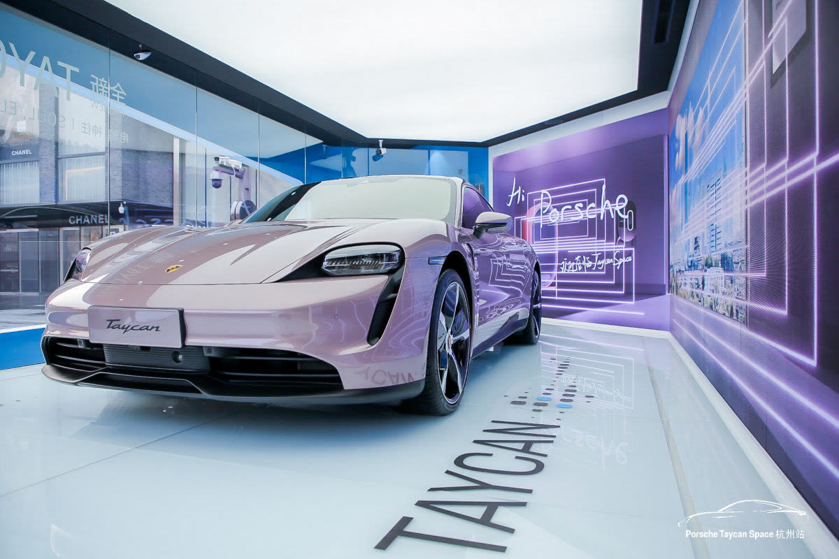 Porsche Taycan Space