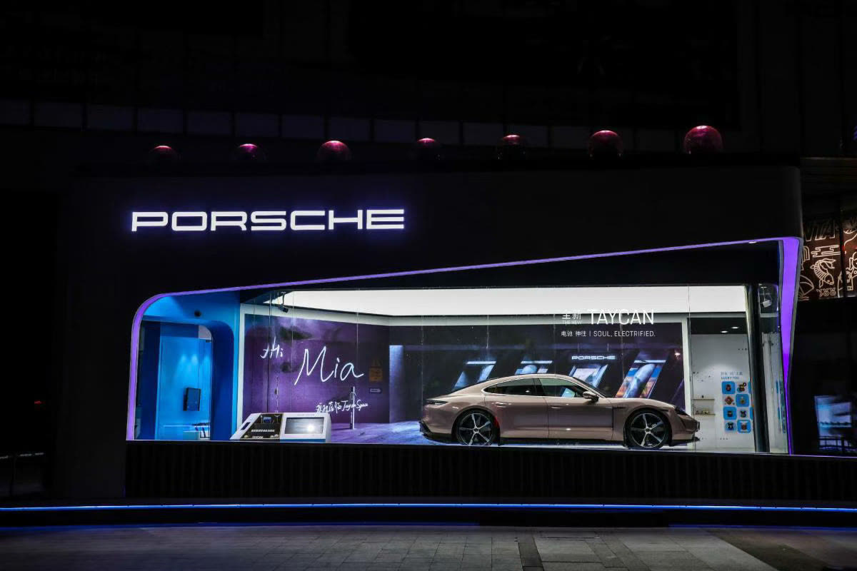 Porsche Taycan Space